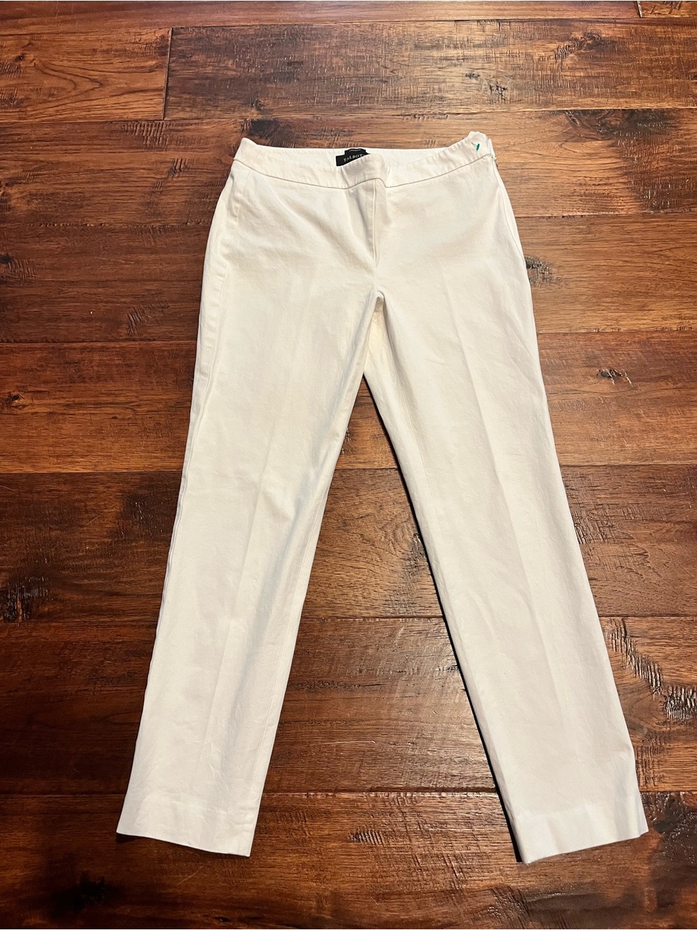 TALBOTS. CHATHAM. WHITE STRAIGHT, SKINNY COTTON PANTS. SIZE 6. EXCELLENT.